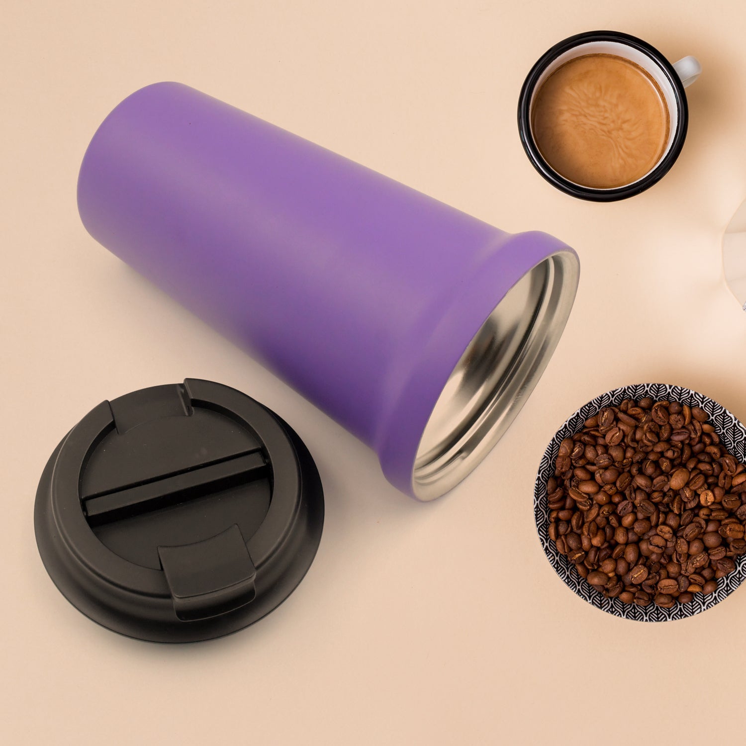 Reusable thermal cup with stainless steel interior for hot drinks.