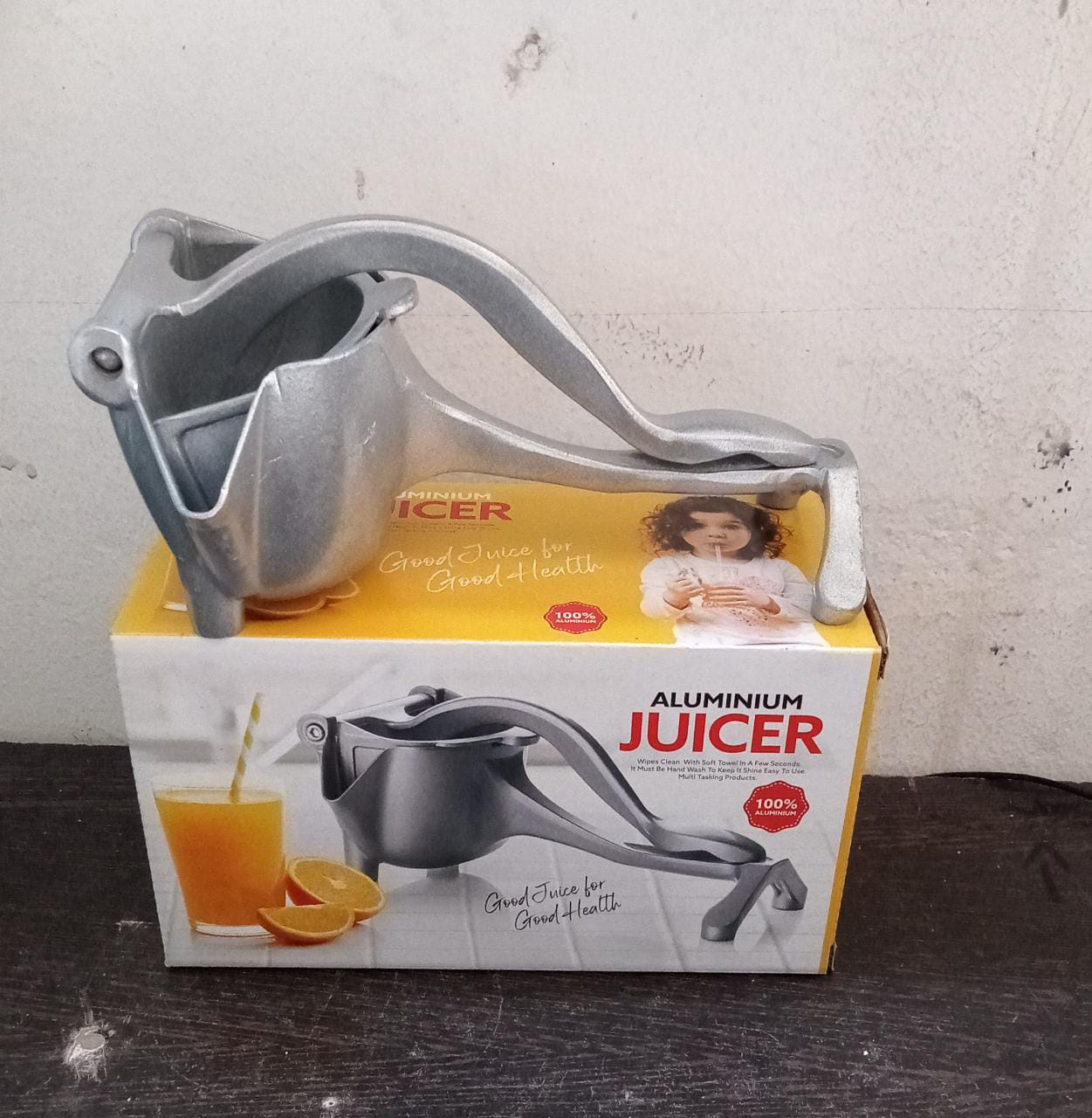 Aluminum juicer with strong pressing mechanism.