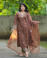 Women Embroidered Brown Kurti Set with Dupatta