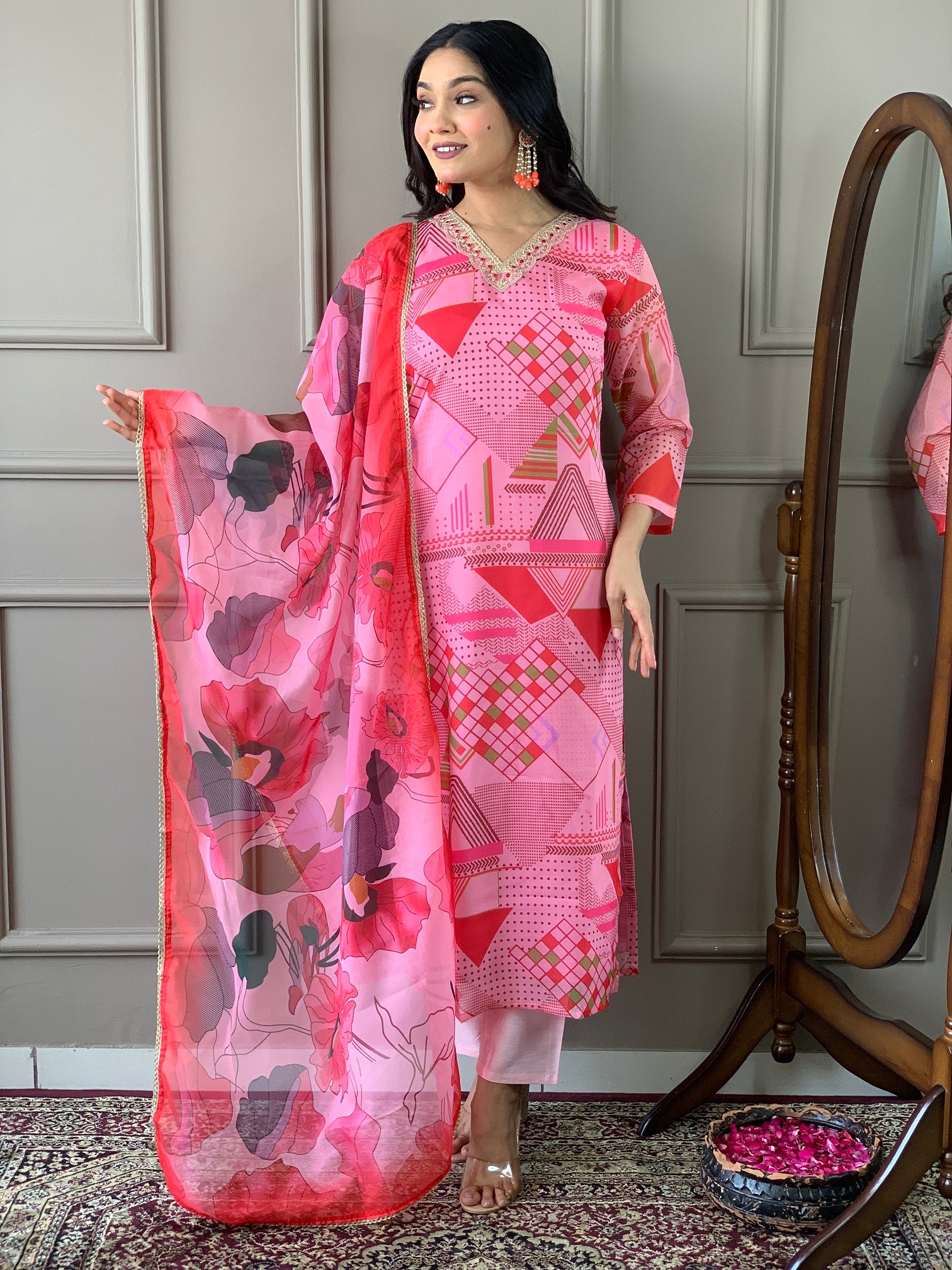 Women Pink Printed Kurti Set with Dupatta