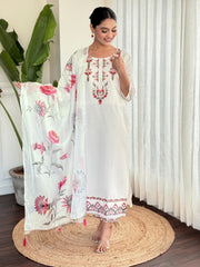 Radiant Off-White Embroidered Kurta Set – Elegance Redefined