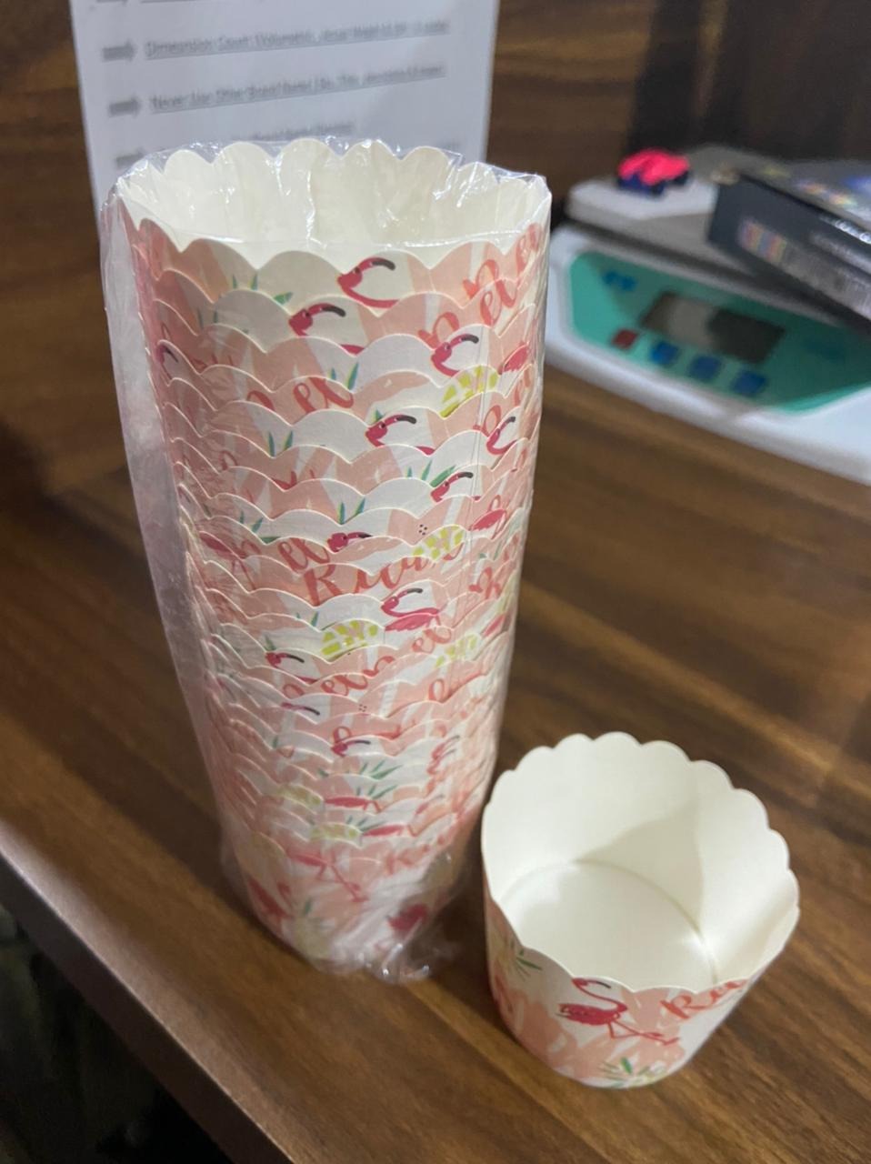 Assorted color disposable paper cups for beverages